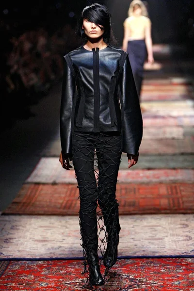 Look 13